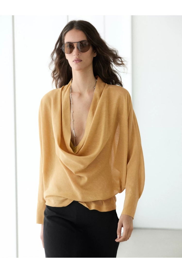 Blusa drapeada de lino y manga larga con cuello vuelto para mujer