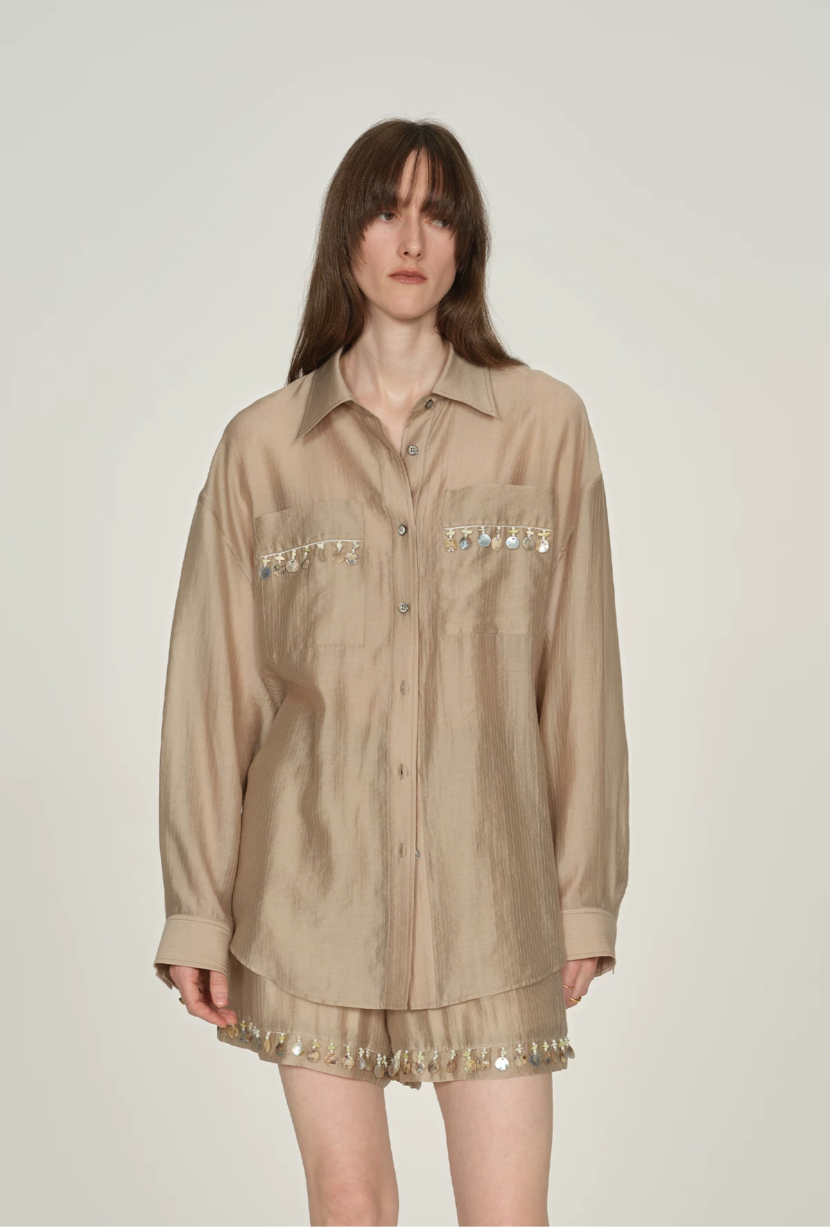 Blusa holgada de manga larga de Lyocell con adorno de conchas para mujer